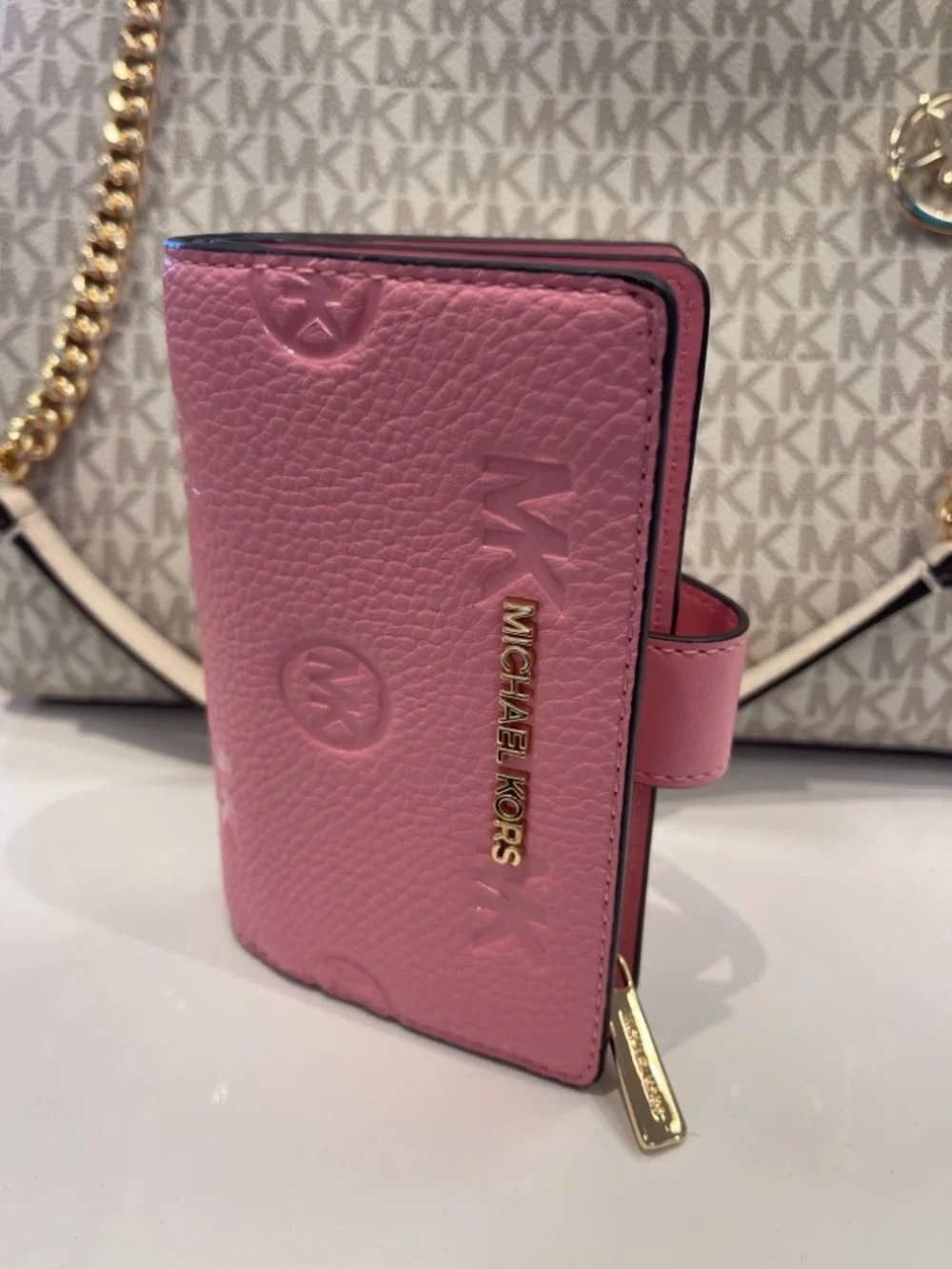 MICHAEL KORS Jet Set Travel Medium Logo Debossed Billfold Wallet Carnation  NWT